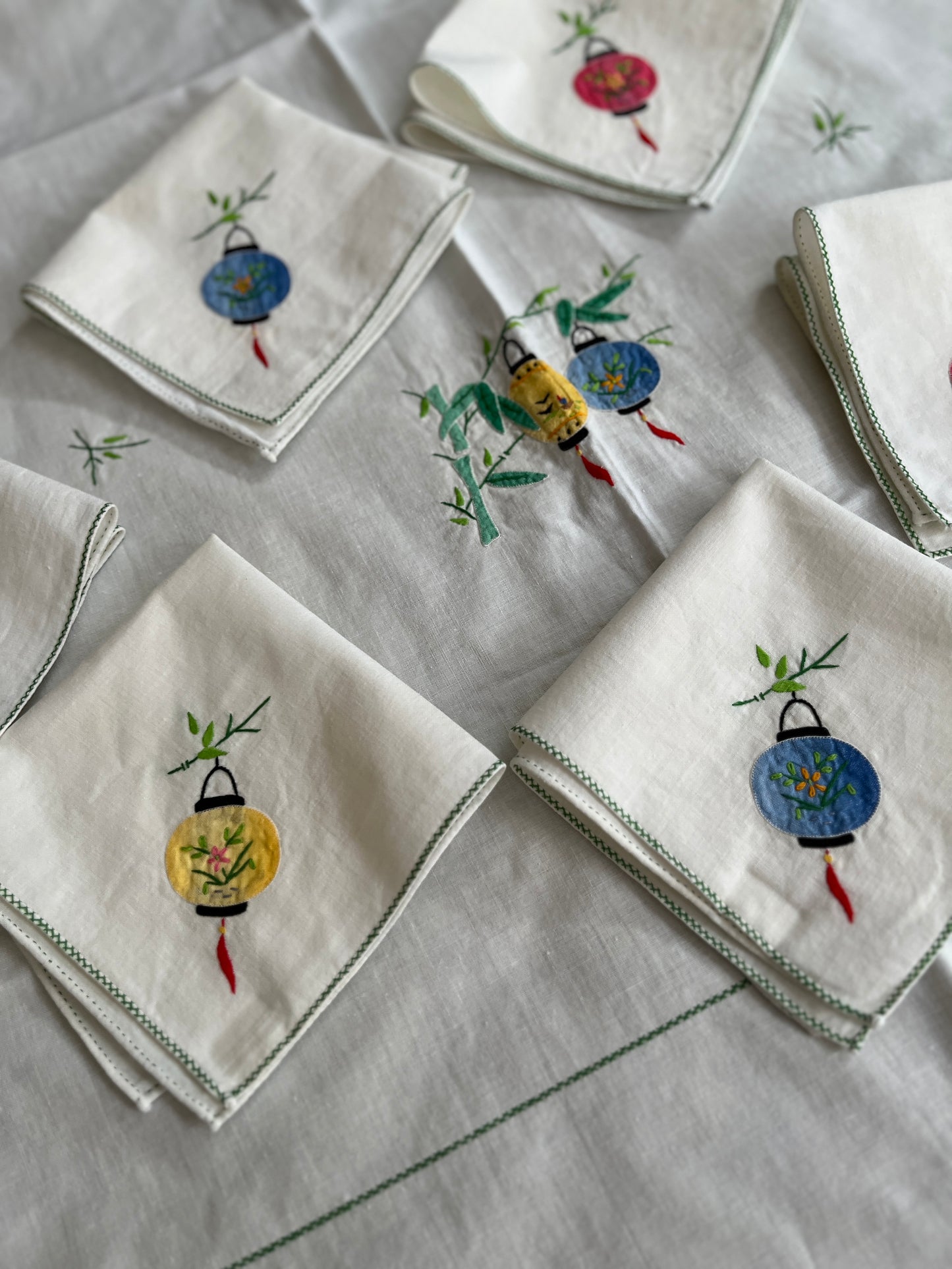 Lantern Applique Tablecloth Set
