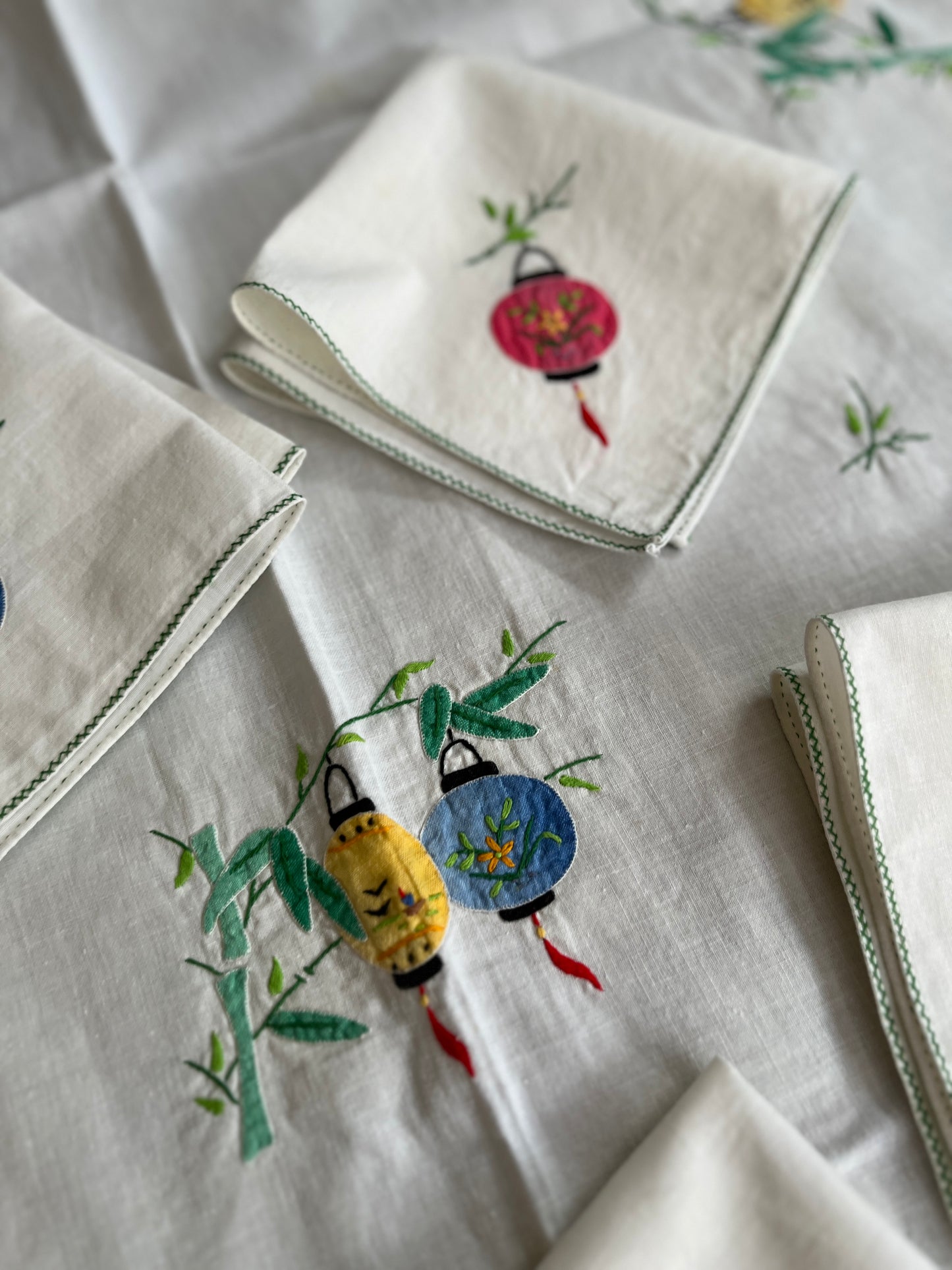 Lantern Applique Tablecloth Set