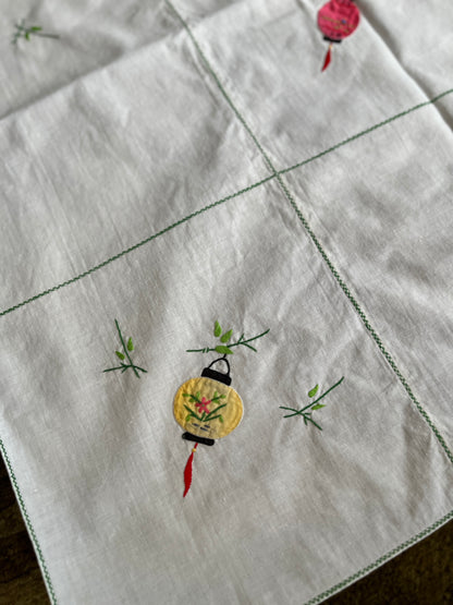 Lantern Applique Tablecloth Set